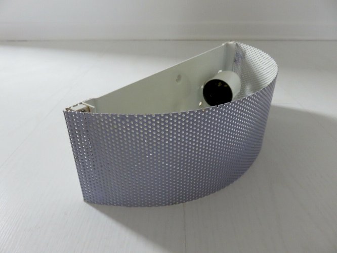 PAIRE DAPPLIQUES  BANDEAU  EN METAL PERFORE ANNEES 70 VINTAGE