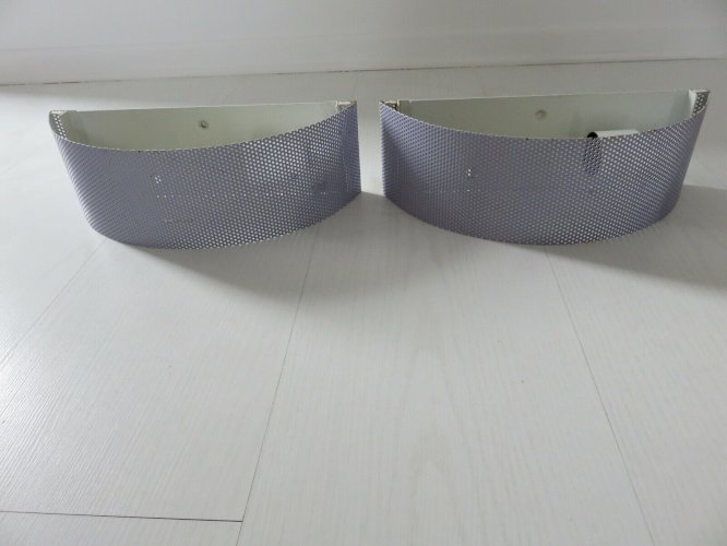 PAIRE DAPPLIQUES  BANDEAU  EN METAL PERFORE ANNEES 70 VINTAGE