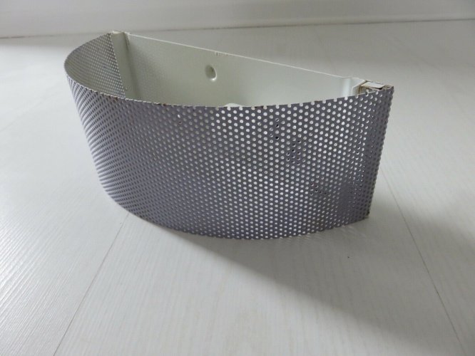 PAIRE DAPPLIQUES  BANDEAU  EN METAL PERFORE ANNEES 70 VINTAGE