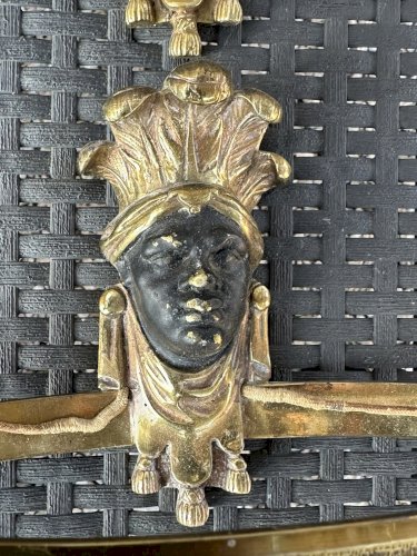 PAIRE D’APPLIQUES EN BRONZE DÉCOR CARIATIDES D’INDIGÈNES ÉPOQUE NAPOLÉON III