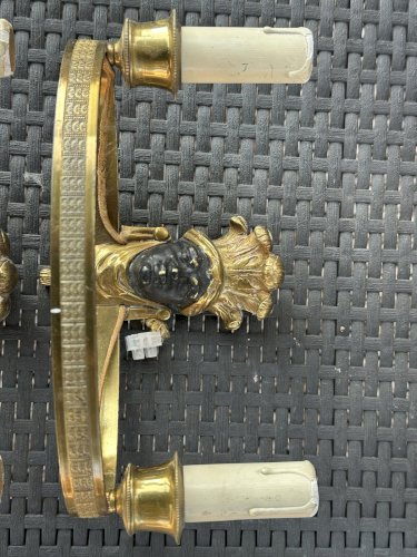 PAIRE D’APPLIQUES EN BRONZE DÉCOR CARIATIDES D’INDIGÈNES ÉPOQUE NAPOLÉON III