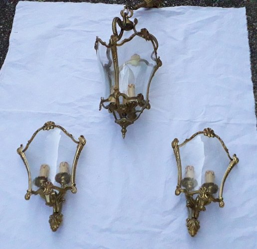 Paire d'appliques en bronze et verre bombé