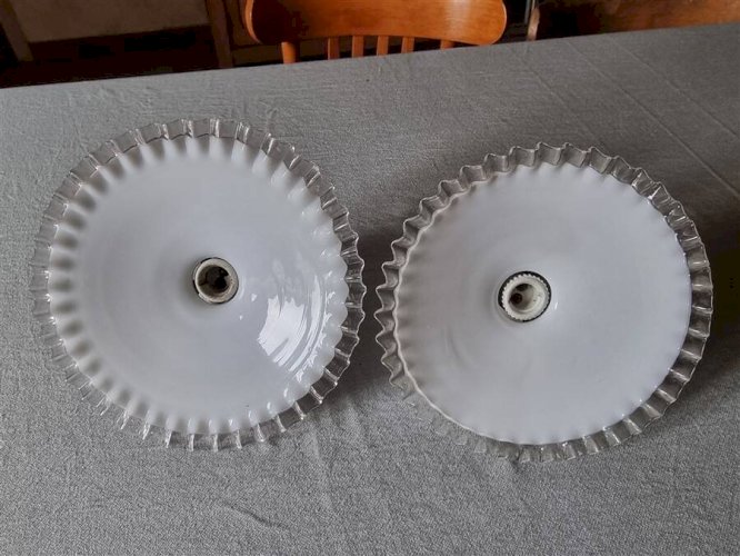 Paire d’appliques en opaline