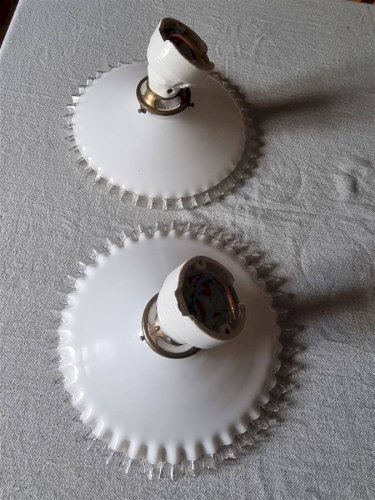 Paire d’appliques en opaline