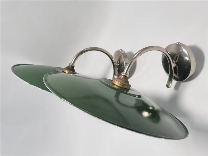 Paire dappliques en tôle émaillée