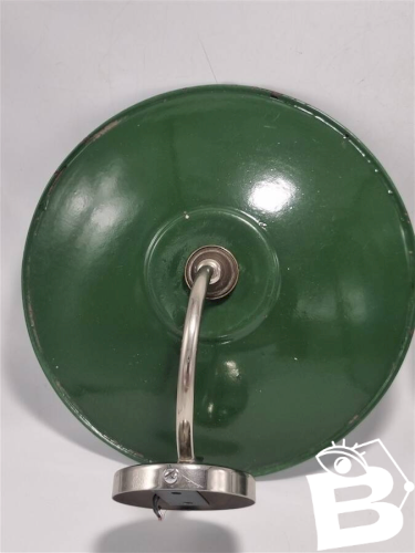 Paire dappliques en tôle émaillée