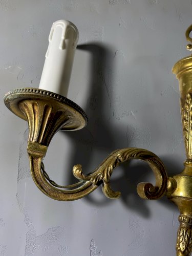 Paire d'appliques murales vintage dorées – Style Louis XVI – 2 bras de lumière – Décoration française classique