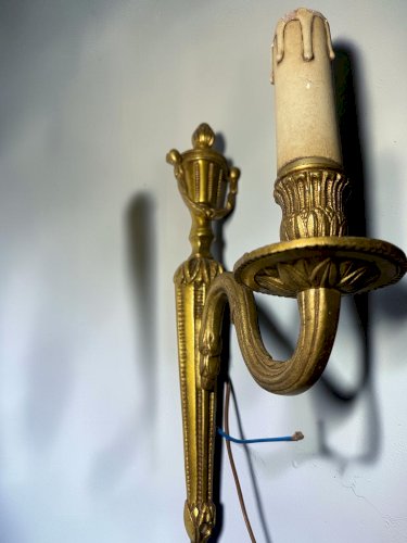 Paire d'appliques murales vintage dorées – Style Louis XVI – Luminaires néoclassiques français