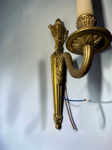 Paire d'appliques murales vintage dorées – Style Louis XVI – Luminaires néoclassiques français