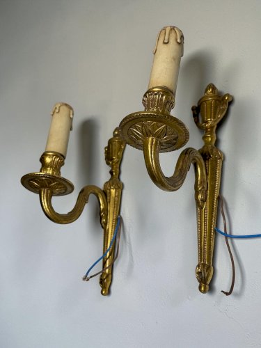 Paire d'appliques murales vintage dorées – Style Louis XVI – Luminaires néoclassiques français