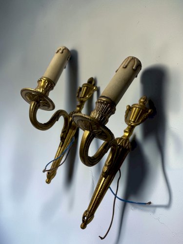 Paire d'appliques murales vintage dorées – Style Louis XVI – Luminaires néoclassiques français
