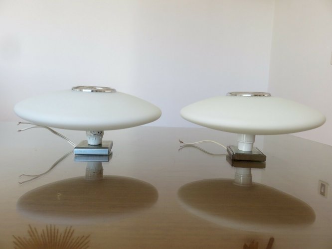 PAIRE D'APPLIQUES SOUCOUPE - UFO - EN OPALINE BLANCHE ANNEES 60 70 VINTAGE
