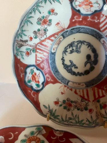 Paire dassiettes creuses anciennes en porcelaine Imari - Japon XIXe siècle