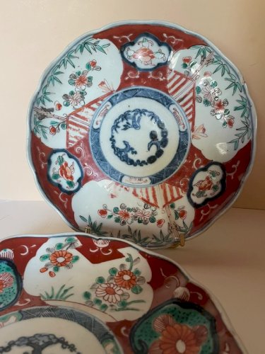 Paire dassiettes creuses anciennes en porcelaine Imari - Japon XIXe siècle