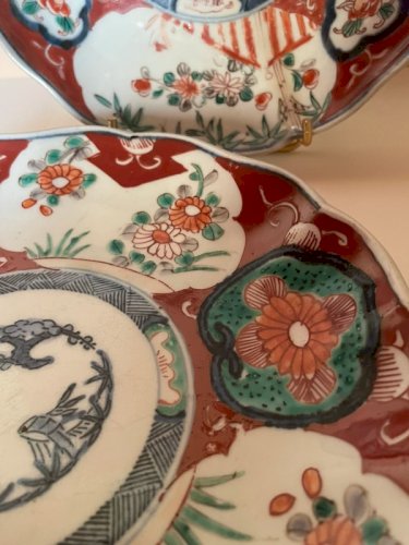 Paire dassiettes creuses anciennes en porcelaine Imari - Japon XIXe siècle