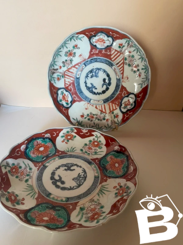 Paire dassiettes creuses anciennes en porcelaine Imari - Japon XIXe siècle