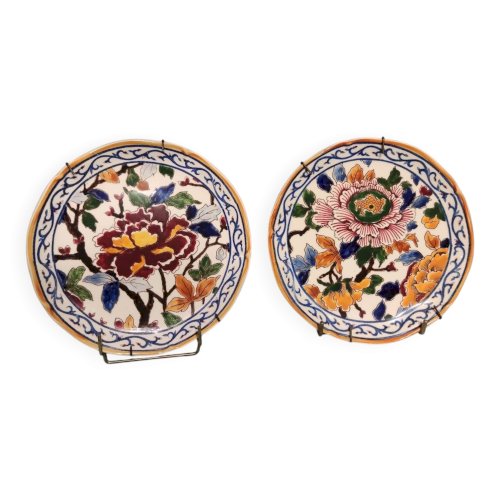 Paire dassiettes en faïence de Gien peintes à la main