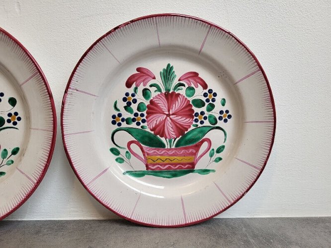 PAIRE D'ASSIETTES EN FAÏENCE DES ISLETTES DU XIX ème SIECLE