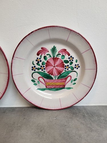 PAIRE D'ASSIETTES EN FAÏENCE DES ISLETTES DU XIX ème SIECLE