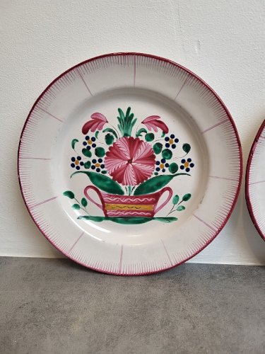 PAIRE D'ASSIETTES EN FAÏENCE DES ISLETTES DU XIX ème SIECLE