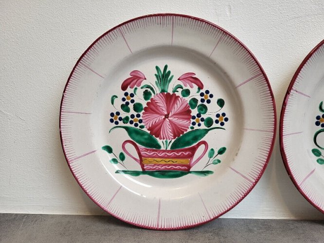 PAIRE D'ASSIETTES EN FAÏENCE DES ISLETTES DU XIX ème SIECLE