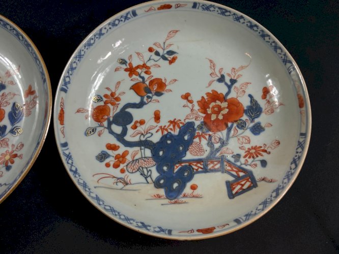 Paire d'assiettes en porcelaine Compagnie des Indes XVIIIe