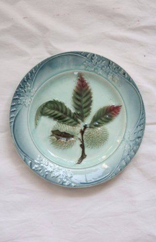 Paire d’assiettes vintage en barbotine - Motifs cerises et châtaignes