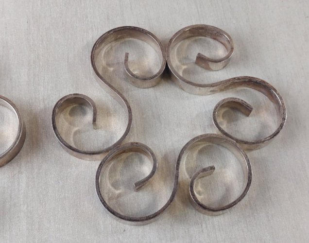 Paire de 2 anciens dessous de bouteille, Christofle arabesque ^