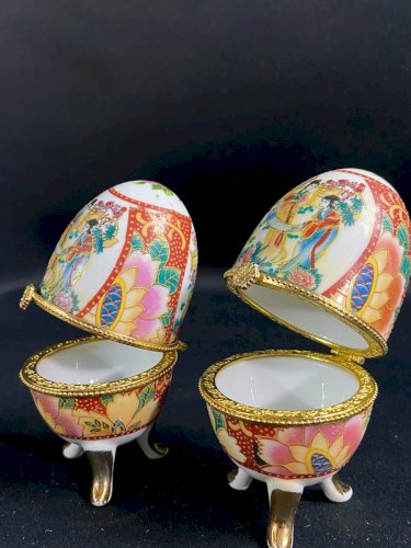 Paire de boites coffrets écrin forme oeuf porcelaine Satsuma Kutani Japon Geisha