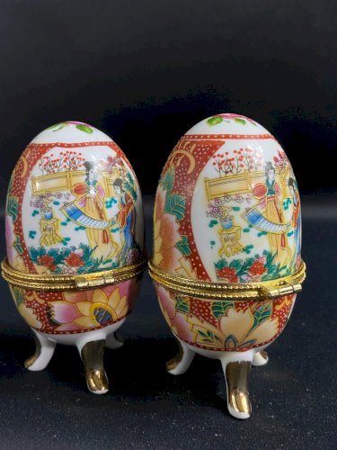 Paire de boites coffrets écrin forme oeuf porcelaine Satsuma Kutani Japon Geisha