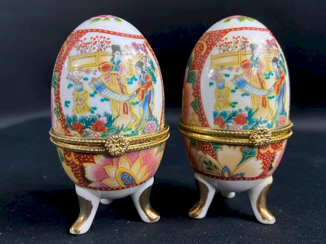 Paire de boites coffrets écrin forme oeuf porcelaine Satsuma Kutani Japon Geisha