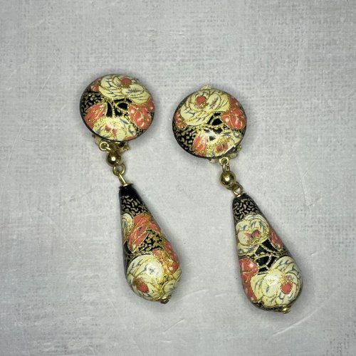 Paire de boucle d'oreille vintage à clips décor japonisant fleur floral foncé