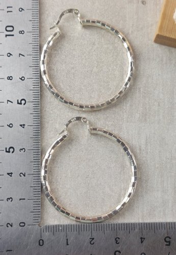 Paire de boucles d'oreilles créoles, en argent massif, 3,9 cm ^
