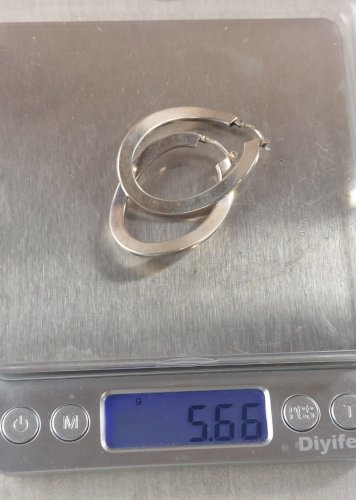 Paire de boucles d'oreilles créoles, en argent massif ^