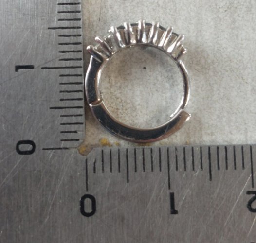 Paire de boucles d'oreilles créoles strass, en argent massif ^