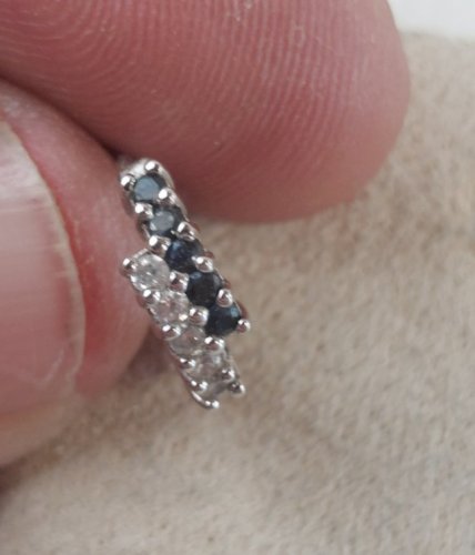 Paire de boucles d'oreilles créoles strass, en argent massif ^