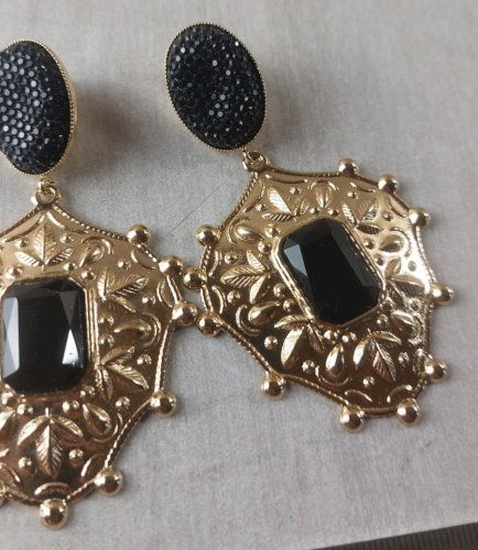 Paire de boucles doreilles, en métal doré, Julie Sion Paris