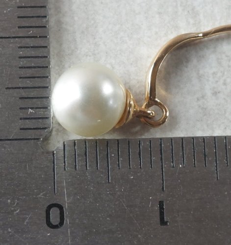Paire de boucles doreilles, en plaqué or et perles, vintage