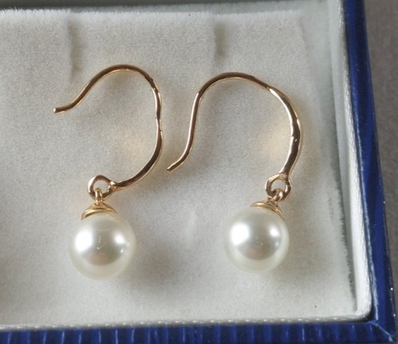 Paire de boucles doreilles, en plaqué or et perles, vintage