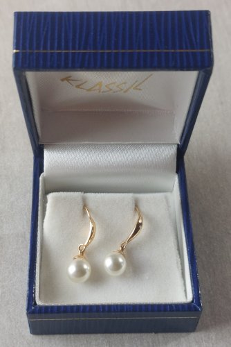 Paire de boucles doreilles, en plaqué or et perles, vintage