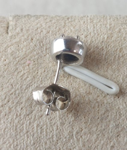 Paire de boucles d'oreilles strass, en argent massif ^