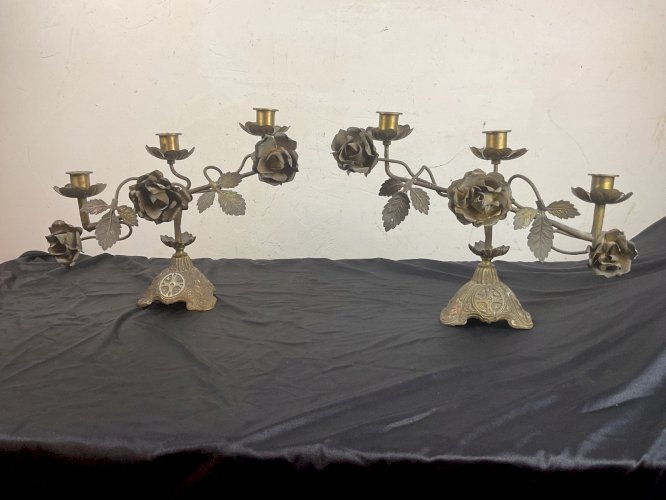 PAIRE DE BOUGEOIR AUTEL D EGLISE RELIGIEUX EN LAITON BRONZE XIXEME