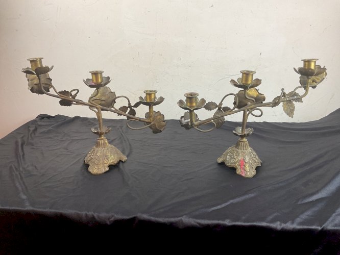 PAIRE DE BOUGEOIR AUTEL D EGLISE RELIGIEUX EN LAITON BRONZE XIXEME