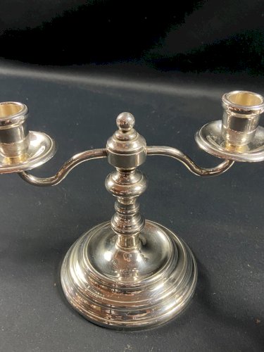 Paire de bougeoirs bouts de table en métal argenté signé CHRISTOFLE modèle Albi