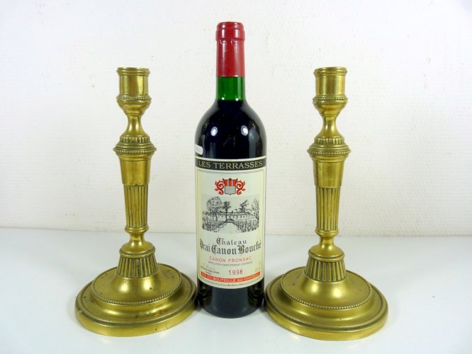 Paire de bougeoirs bronze sculpté époque Napoléon III décor perlé pas signés