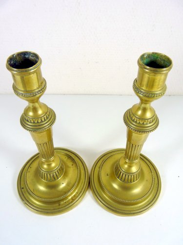 Paire de bougeoirs bronze sculpté époque Napoléon III décor perlé pas signés