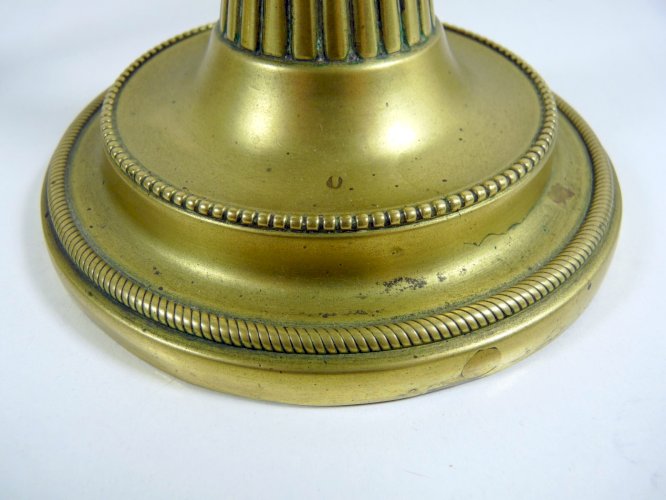 Paire de bougeoirs bronze sculpté époque Napoléon III décor perlé pas signés
