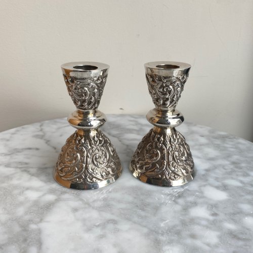 Paire de bougeoirs en argent Thaïlande riche décor M3770