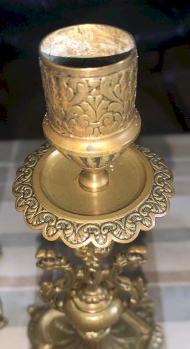 Paire de bougeoirs en bronze néo renaissance XIXe têtes de griffons