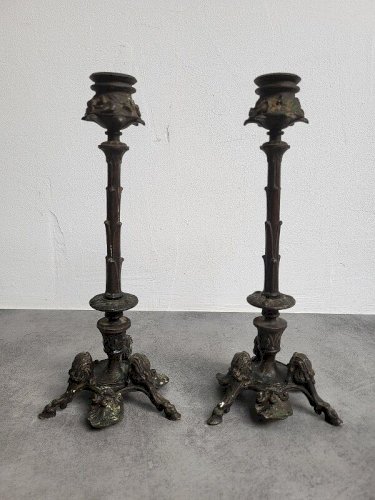 PAIRE DE BOUGEOIRS EN BRONZE PIEDS SABOTS DU XIX ème SIECLE